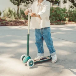 Banwood Scooter - Green -Kids Toy Shop DSC02237 Resized