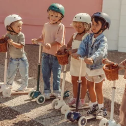 Banwood Scooter - Navy Blue -Kids Toy Shop DSC07880 Resized e6f2140a 1e00 467a 933e b5ee13c9b5d7