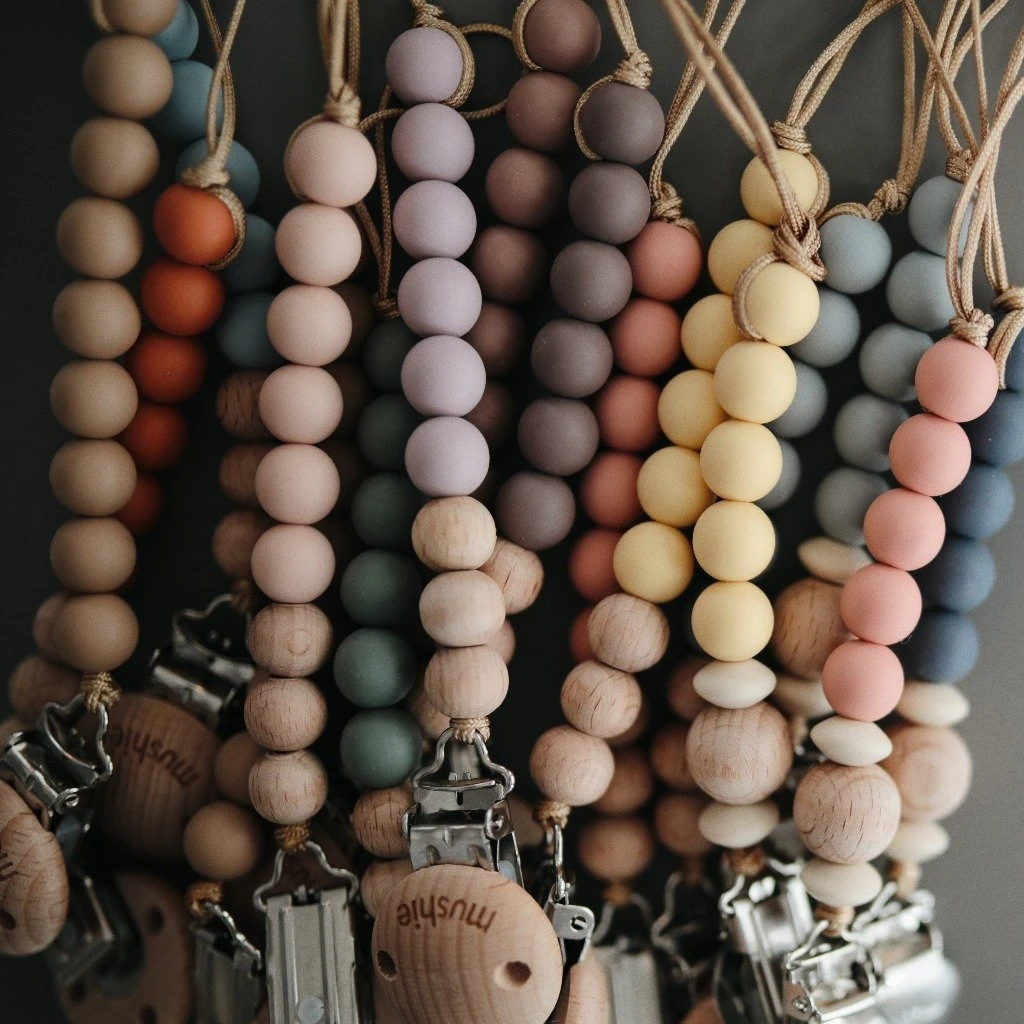 Mushie Pacifier Clips Cleo - Dried Thyme 2 Mushie Pacifier Clips Cleo - Dried Thyme - Image 2