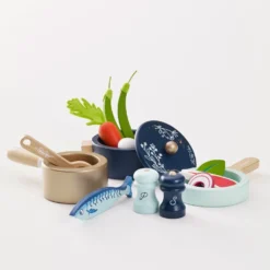 Le Toy Van Pots & Pans Set -Kids Toy Shop TV301 pots and pans play foods arrangement