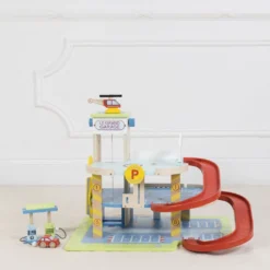 Le Toy Van Le Grand Garage -Kids Toy Shop TV439 back view of the le grand garage plus accessories