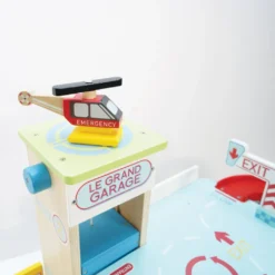 Le Toy Van Le Grand Garage -Kids Toy Shop tv439 le grand garage helicopter landing pad